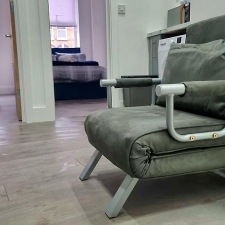2 Bed Cosy Flat Close To Bus & Tube Station Londyn Zewnętrze zdjęcie